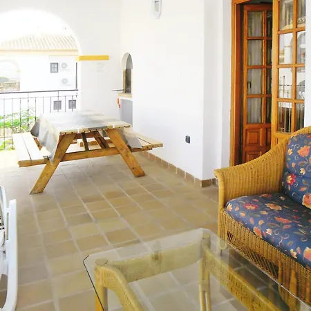 Spacious In With Shared Pool *