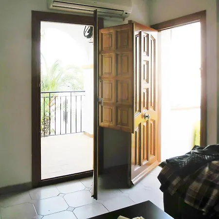 Appartement Spacious In With Shared Pool