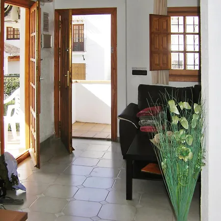 Spacious In With Shared Pool Lägenhet Playa Flamenca